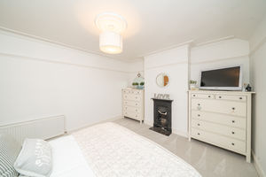 BEDROOM - click for photo gallery